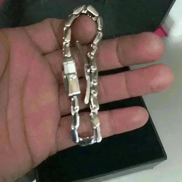 Available Authentic Gucci Women Watch - Picture 3 of 6